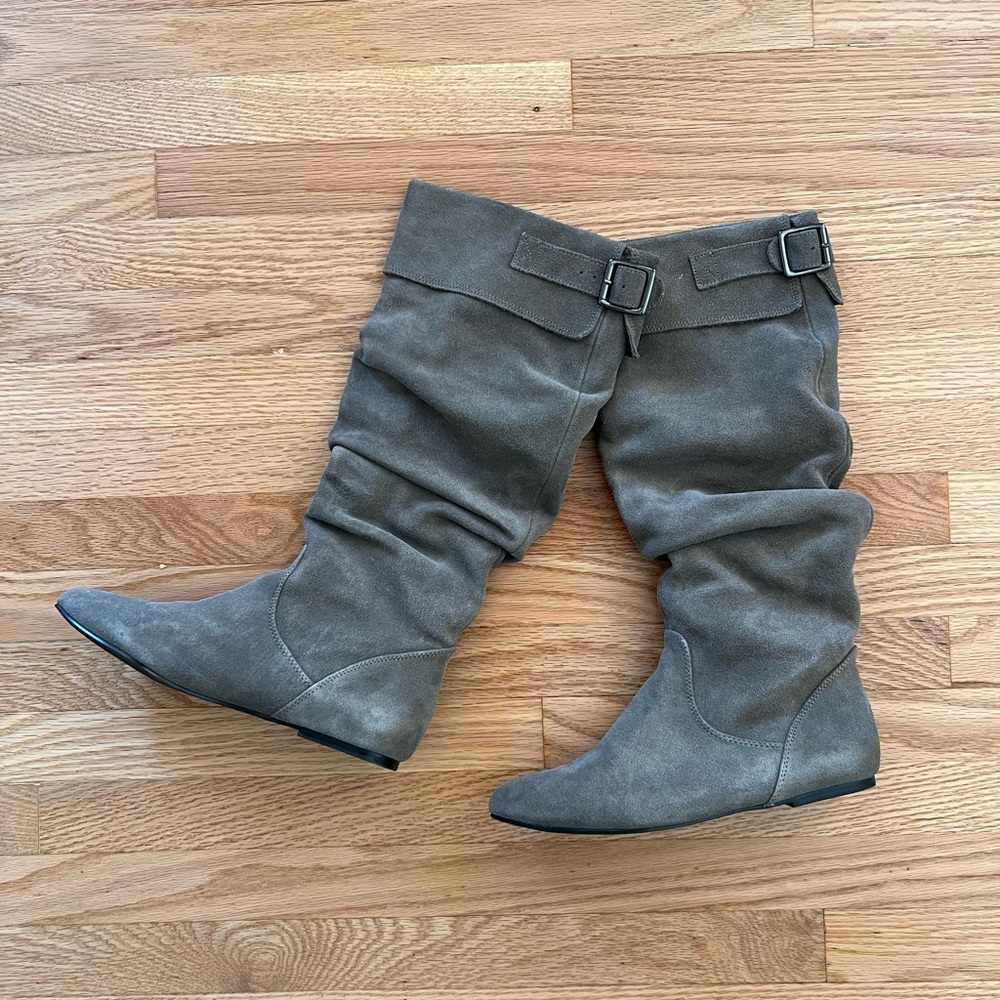 Steve Madden Tyler Boots in Grey Suede (Size 8)